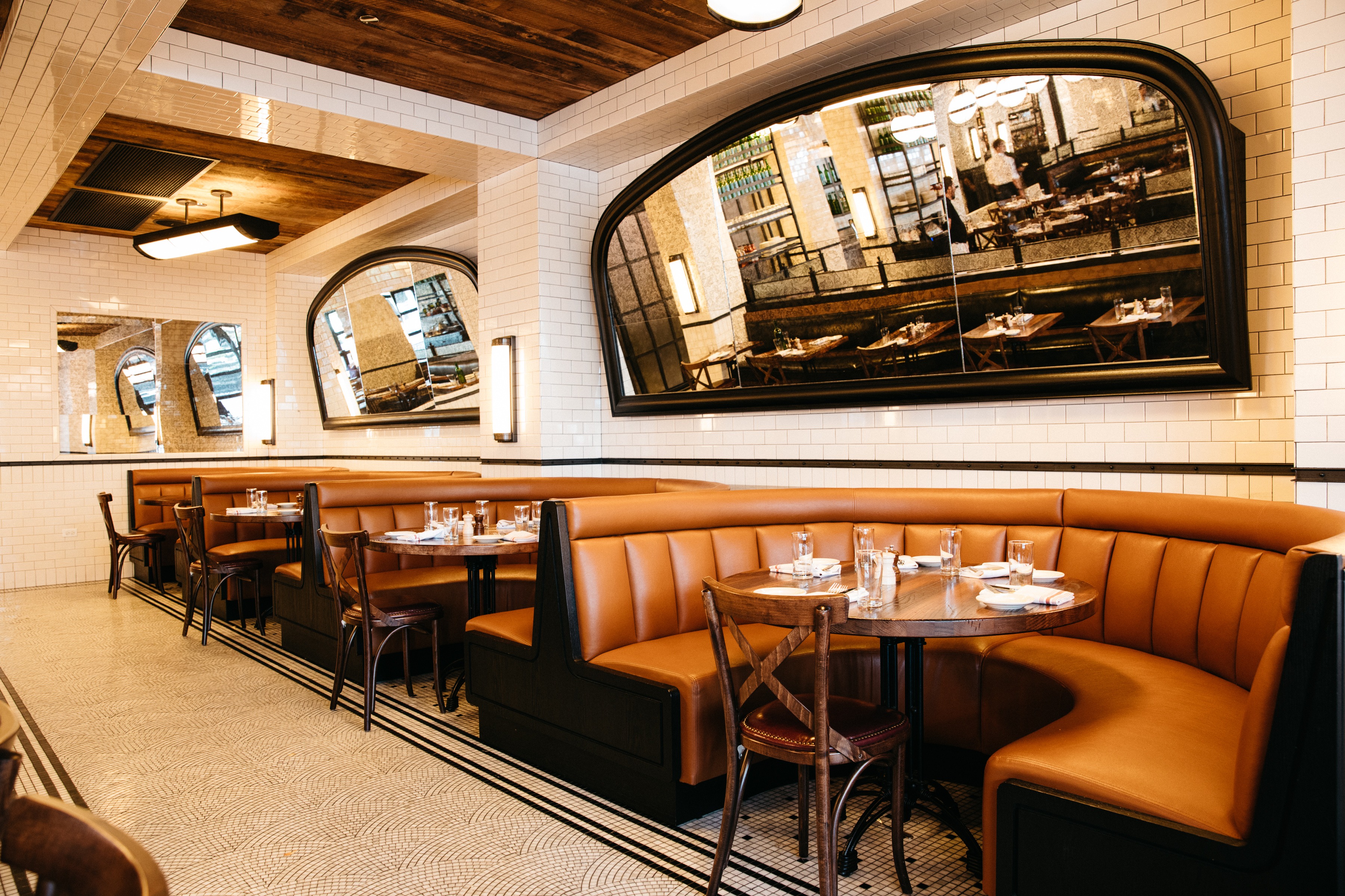 Elegancko zaaranżowana restauracja przygotowana dla miłośników wyjątkowych smaków